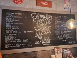 Vegetarian snacks (left side) and vegan snacks (right side).  at De Frietoloog in Arnhem