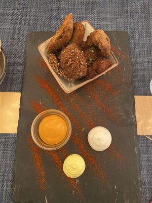 "nuggets" de champignon avec ses 3 sauces maison 😍 at Cavo Bistrot in Cagliari
