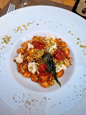 gnocchi di patate con pesto di pomodori secchi e "ricotta" fatta in casa at Cavo Bistrot in Cagliari