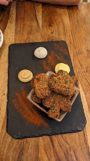 Mushroom Nuggets mit dreierlei Saucen - ein Genuss! at Cavo Bistrot in Cagliari