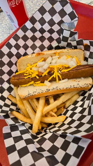 Vegan Chilli Dog at Universal Studios - Mel's Drive-In in Orlando