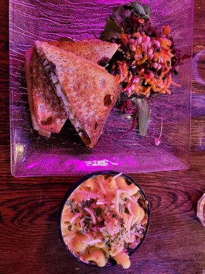 Seitan sandwich and a side of Mac n cheese at Cosmic Kitchen in Plymouth
