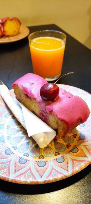 Bizcocho de cerezas at La Tetera in Terrassa