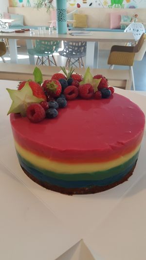 regenboog kwarktaart at Klein Geluk Ontbijt in Heemskerk