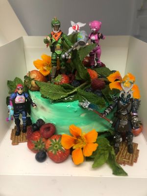 feest taart met choco amandelbrownie aan de binnenkant at Klein Geluk Ontbijt in Heemskerk