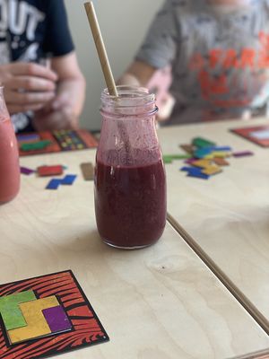 Berry bomb smoothie at Klein Geluk Ontbijt in Heemskerk