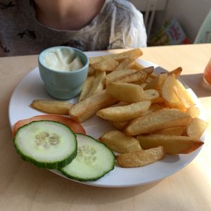 Fries with vegan mayo at Klein Geluk Ontbijt in Heemskerk