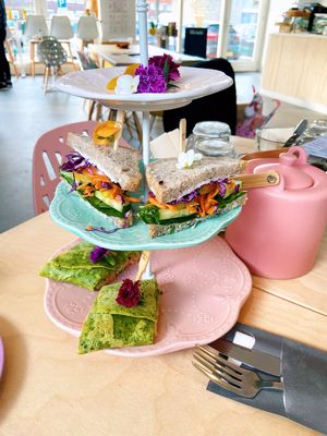 High tea at Klein Geluk Ontbijt in Heemskerk