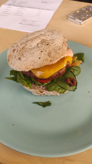 Heerlijke burger! at Klein Geluk Ontbijt in Heemskerk