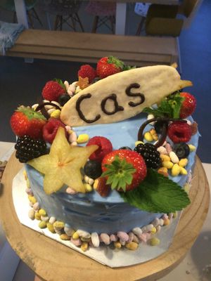 Verjaardag taart glutenvrij lactosevrij en dus vegan! at Klein Geluk Ontbijt in Heemskerk