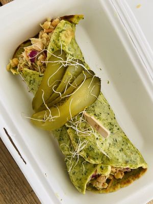 Spinazie wrap met kikkererwtensalade at Klein Geluk Ontbijt in Heemskerk