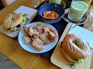 Pakora bagel, planted.chicken bagel, hummus with roasted bread at Farel Bistro in Biel