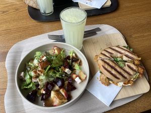 « Small » salad and bagel  at Farel Bistro in Biel