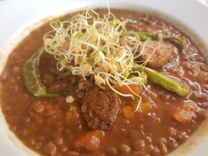 Lentejas con sacramentos at Mandrágora  in Getxo