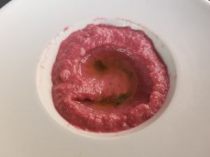 Hummus de remolacha at Mandrágora  in Getxo