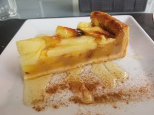 Tarta de manzana at Mandrágora  in Getxo