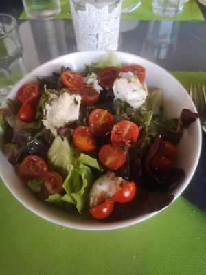 Vegan mozzarella and basil salad at Mandrágora  in Getxo