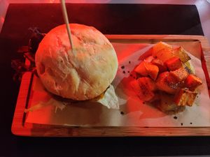 Hamburguesa de lentejas con boniato y patata at Mandrágora  in Getxo