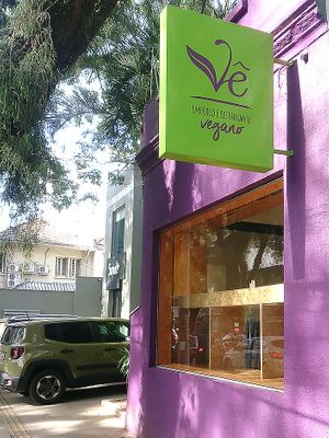 Fachada do restaurante at Ve - Emporio e Restaurante Vegano Moinhos in Porto Alegre