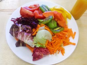 Raw vegan lunch - A good restaurant for raw vegans, with a good variety and quality of raw fruits and vegetables. at Ve - Emporio e Restaurante Vegano Moinhos in Porto Alegre