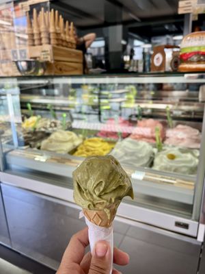Helado de pistacho vegano  at Gelato Pazzo in Aosta