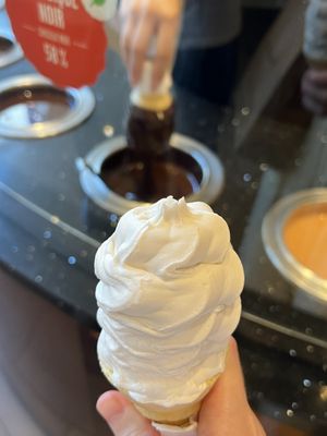 Plain vanilla soft serve ice cream 🍦 (swirl is not perfect)   at Chocolats Favoris in Montreal
