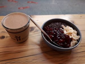 Chai-chocolate and Waldbeerenkater big at Haferkater - Hbf Dresden in Dresden