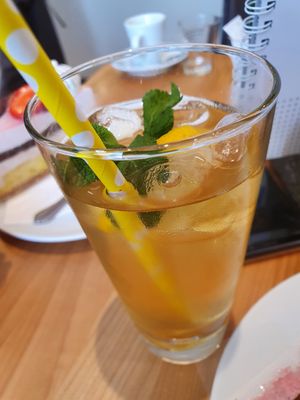 Cold tea at Cafè Konditorei Confiserie Pöhl in Merano