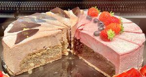 Haselnuss-Karamell Torte und Himbeertorte  at Cafè Konditorei Confiserie Pöhl in Merano