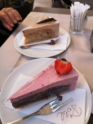 Haselnuss und Beerentorte at Cafè Konditorei Confiserie Pöhl in Merano