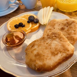 Vegan French toast  at Lüttes in Braunschweig