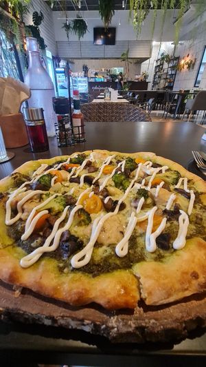 Garden party vegan pizza at Vistro in Bangkok