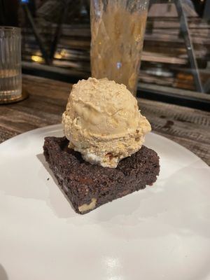 Chocolate Brownie with Mocca and Vanilla Ice Cream at Vistro in Bangkok