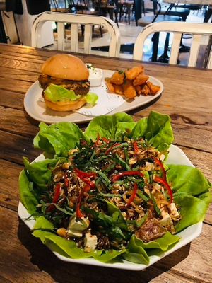 Umami burger (super tasty!) & Miang kham salad (good) at Vistro in Bangkok