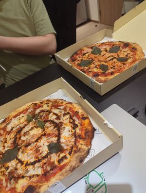 Delivery pizza with grab at Vistro in Bangkok