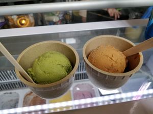 Green Tea and Thai Tea Ice cream at Vistro in Bangkok