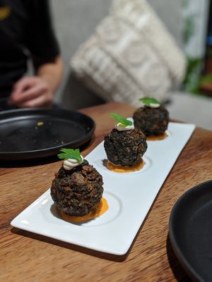 Mac and cheese balls at Vistro in Bangkok