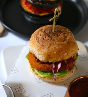 Caribbean Tricken Burger at Vistro in Bangkok