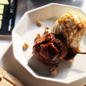 Sticky Date With Vanilla Ice Cream at Vistro in Bangkok