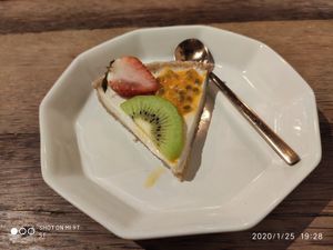 Mixed fruit cheese cake at Vistro in Bangkok