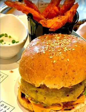 Umami burger (with Beyond Meat paddy) at Vistro in Bangkok