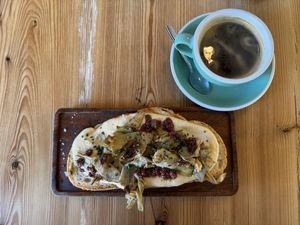 Toast with artichoke, humus and olives   at Pipet & Co in Menorca