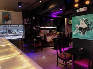 restaurant/bar area at Oakland Coffee & Juice Bar in Oakland Park