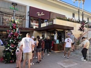 Love seeing a line at a vegan place!  at Choice Health Bar in Kaanapali