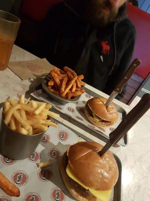 Chips and B12 burger in front, cajun chips and falafel burger in the back at Gelatoburger in Oban