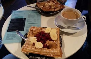 You can choose your favourite toppings and create a costum-made vegan waffle at Bewaffel Dich in Halle