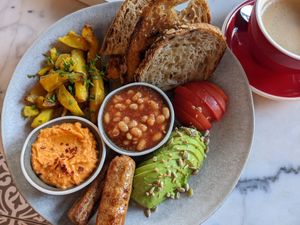 Full vegan breakfast at Parlé Pantry in West London