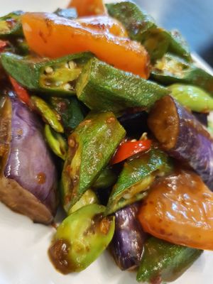 Four Heavenly King. 四大天王 。。 臭豆， 茄子，羊角豆 & 番茄  13/4 /21 at Food in The Woods 小树林 in Northeast Singapore