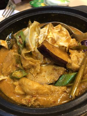 claypot thai style assam fish red curry $10 👍🏻👍🏻👍🏻 at Food in The Woods 小树林 in Northeast Singapore