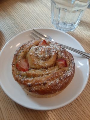 Strawberry-pistachio brioche at Piekarnia Aromat in Warsaw